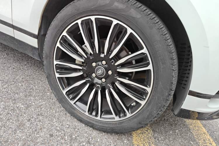 Used Land Rover Range Velar 2020 P250 R-DYNAMIC S Right Front Wheel Hub