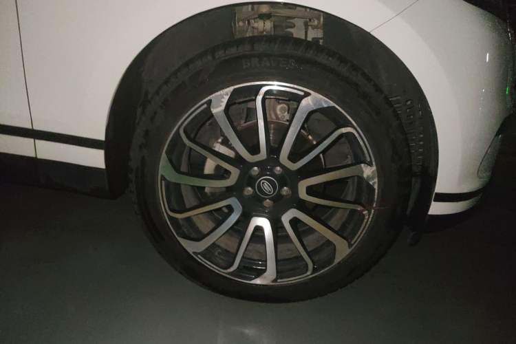 Used Land Rover Range Velar 2020 P250 Right Front Wheel Hub