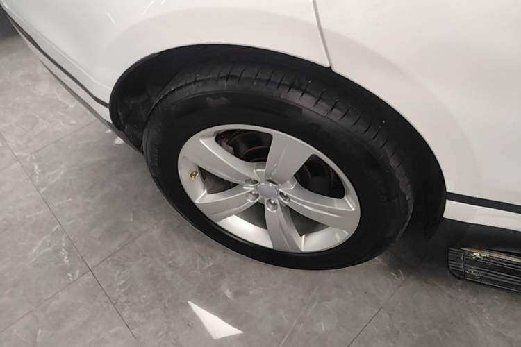 Used Land Rover Range Velar 2020 P250 Right Rear Wheel Hub