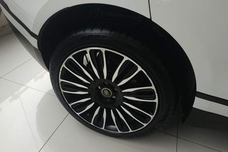 Used Land Rover Range Velar 2020 P250 Right Rear Wheel Hub