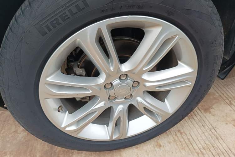 Used Land Rover Range Velar 2020 P250 R-DYNAMIC S Right Rear Wheel Hub