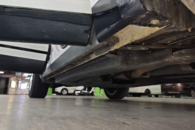 Used Land Rover Range Velar 2020 P250 R-DYNAMIC S Right Side Sill