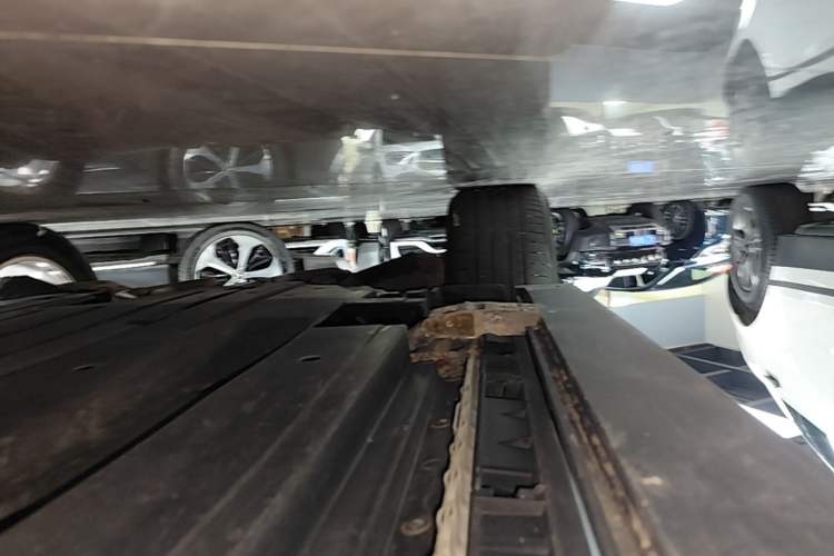 Used Land Rover Range Velar 2020 P250 Right Side Sill