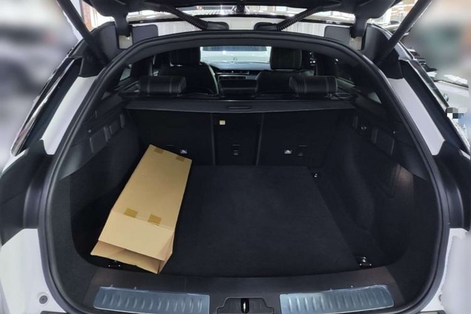 Used Land Rover Range Velar 2020 P250 R-DYNAMIC S Trunk