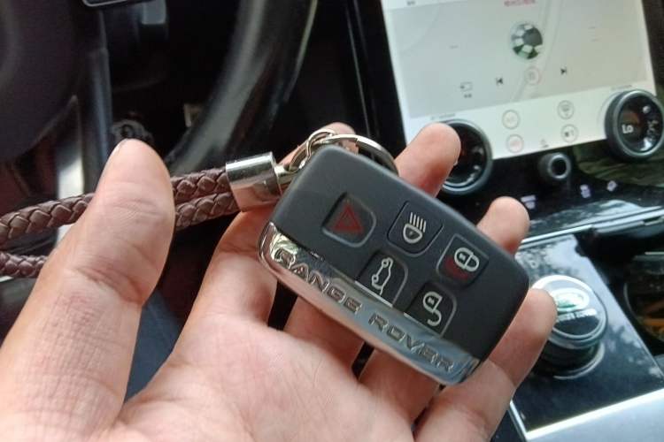Used Land Rover Range Velar 2020 P250 R-DYNAMIC S Vehicle Key