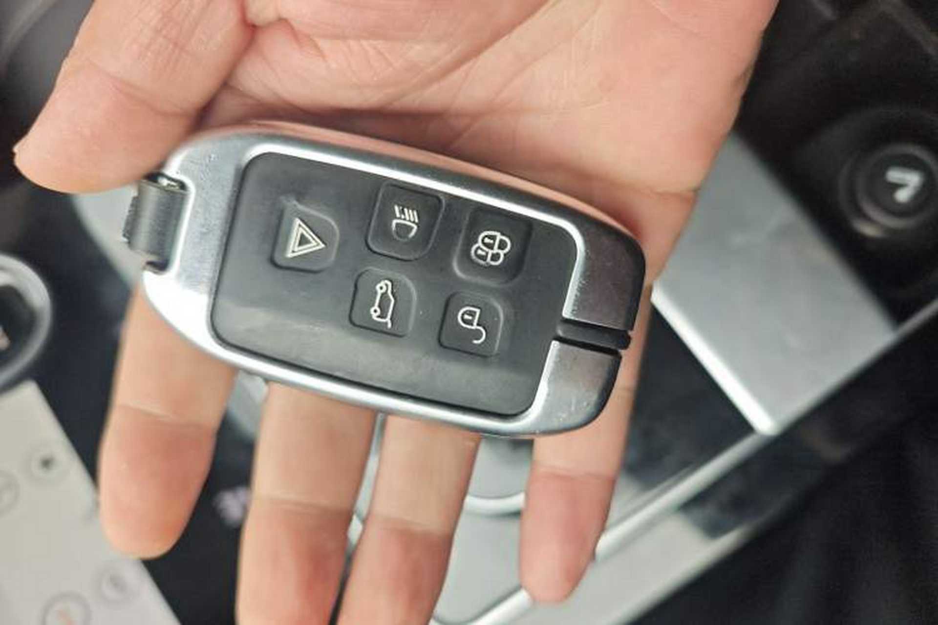 Used Land Rover Range Velar 2020 P250 R-DYNAMIC S Vehicle Key