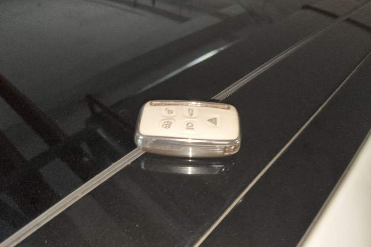 Used Land Rover Range Velar 2020 P250 R-DYNAMIC S Vehicle Key