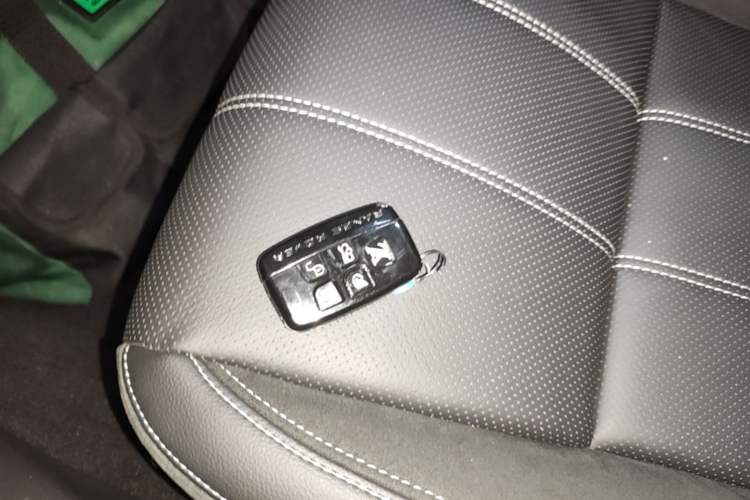 Used Land Rover Range Velar 2020 P250 R-DYNAMIC S Vehicle Key