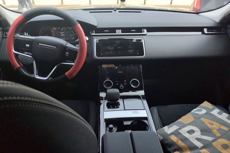 Used Land Rover Range Velar 2021 P250 model Center Console