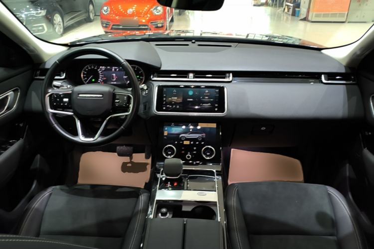 Used Land Rover Range Velar 2021 P250 model Center Console