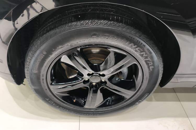 Used Land Rover Range Velar 2021 P250 model Left Front Wheel Hub