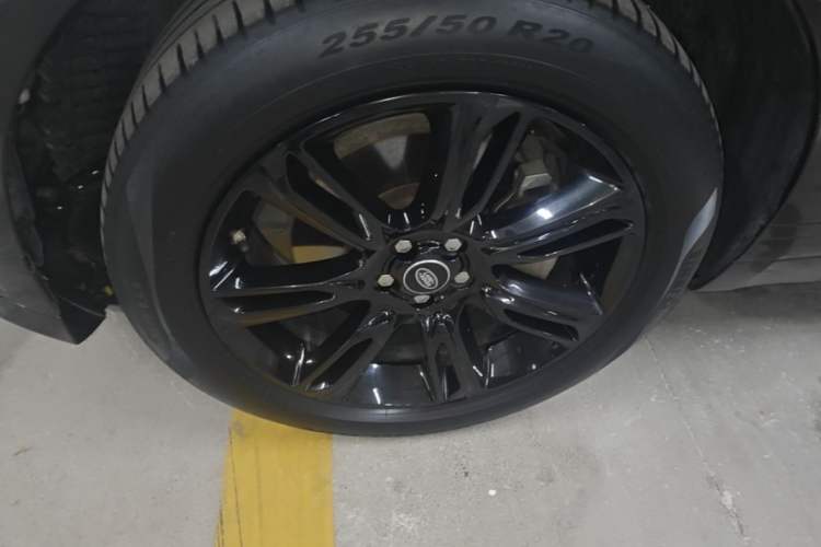 Used Land Rover Range Velar 2021 P250 Sparkling Black Limited Edition Left Front Wheel Hub