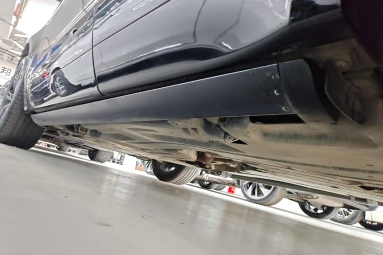 Used Land Rover Range Velar 2021 P250 Sparkling Black Limited Edition Left Side Sill