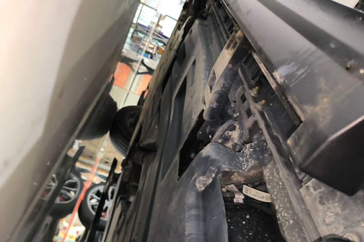 Used Land Rover Range Velar 2021 P250 model Left Side Sill