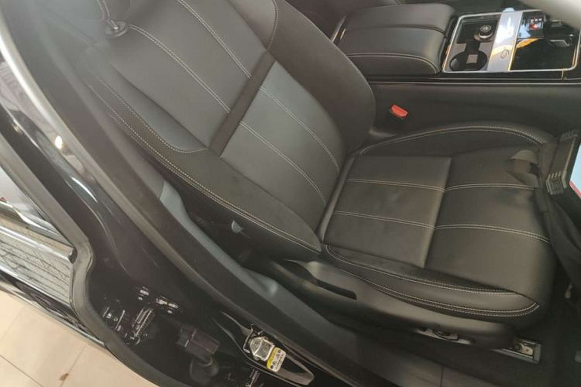 Used Land Rover Range Velar 2021 P250 Sparkling Black Limited Edition Right Front Seat