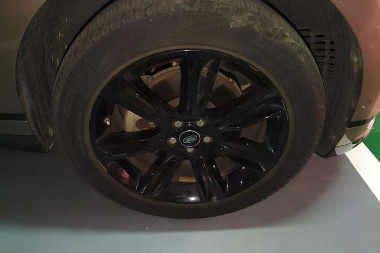 Used Land Rover Range Velar 2021 P250 Sparkling Black Limited Edition Right Front Wheel Hub