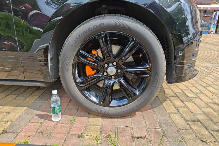 Used Land Rover Range Velar 2021 P250 Sparkling Black Limited Edition Right Front Wheel Hub