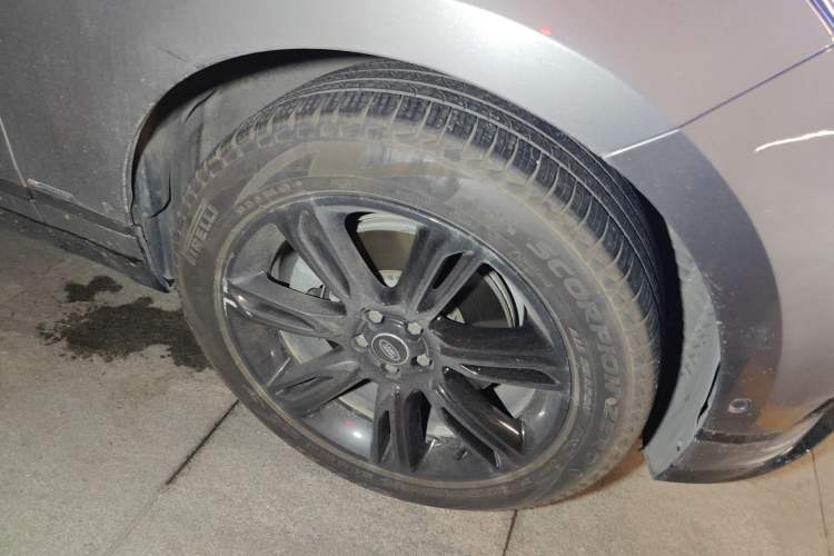 Used Land Rover Range Velar 2021 P250 Sparkling Black Limited Edition Right Front Wheel Hub