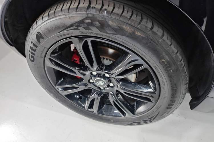 Used Land Rover Range Velar 2021 P250 Sparkling Black Limited Edition Right Rear Wheel Hub