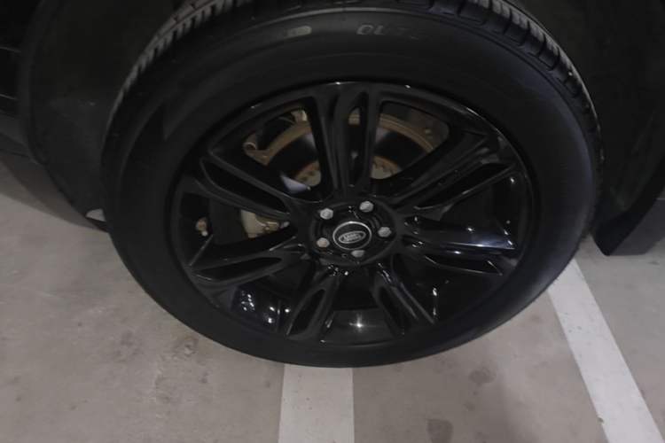 Used Land Rover Range Velar 2021 P250 Sparkling Black Limited Edition Right Rear Wheel Hub