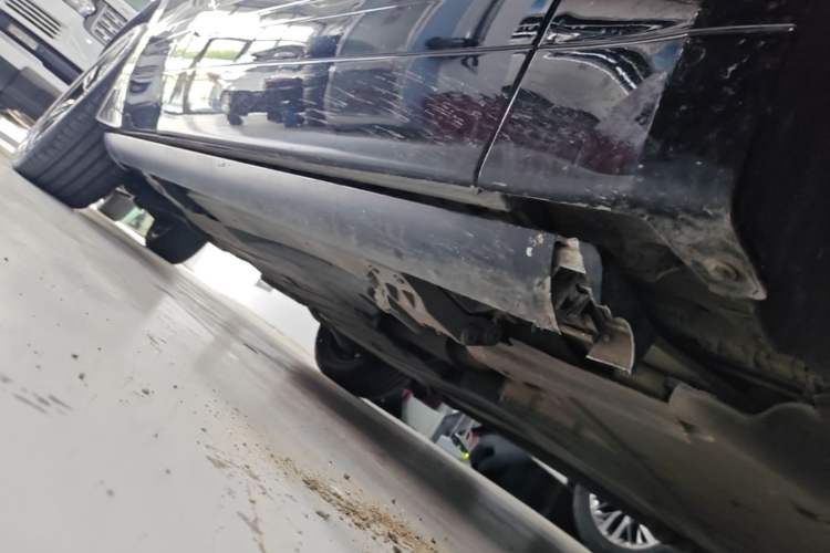 Used Land Rover Range Velar 2021 P250 Sparkling Black Limited Edition Right Side Sill