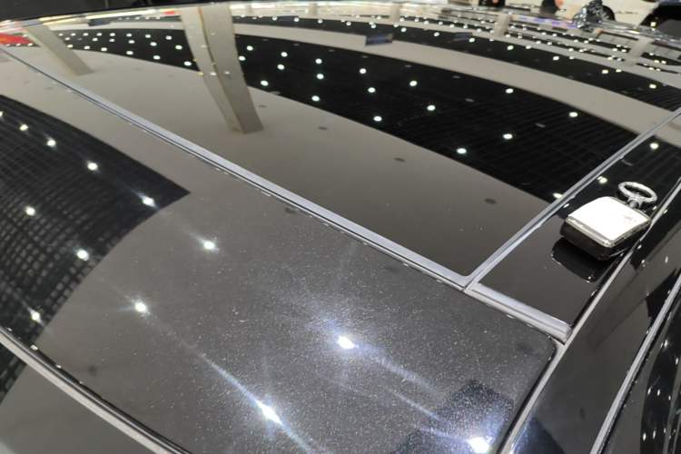 Used Land Rover Range Velar 2021 P250 model Roof