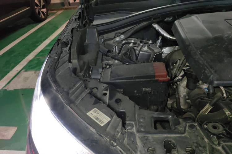 Used Land Rover Range Velar 2021 P250 Sparkling Black Limited Edition Engine Bay Right