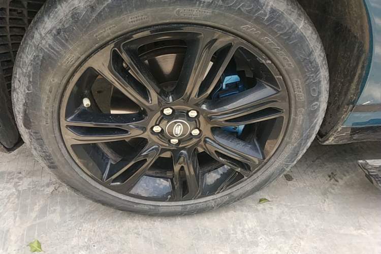 Used Land Rover Range Velar 2021 P250 Sparkling Black Limited Edition Left Front Wheel Hub
