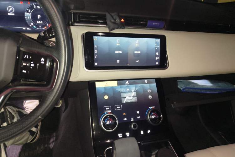 Used Land Rover Range Velar 2021 P250 Sparkling Black Limited Edition Audio And AC Panel