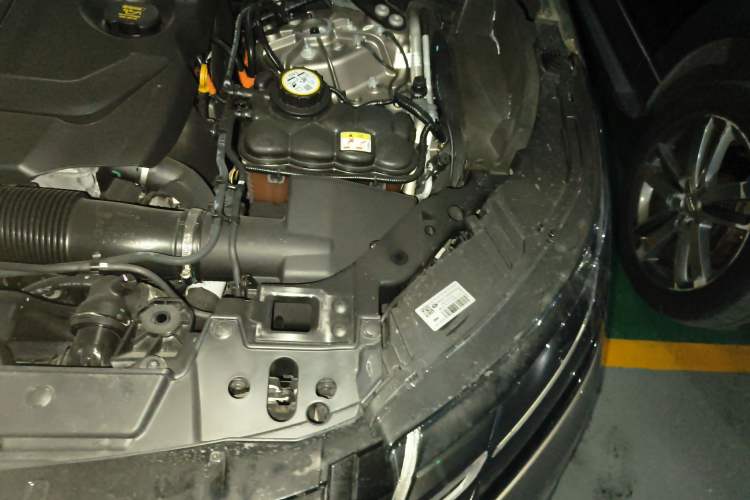 Used Land Rover Range Velar 2021 P250 Sparkling Black Limited Edition Engine Bay Left