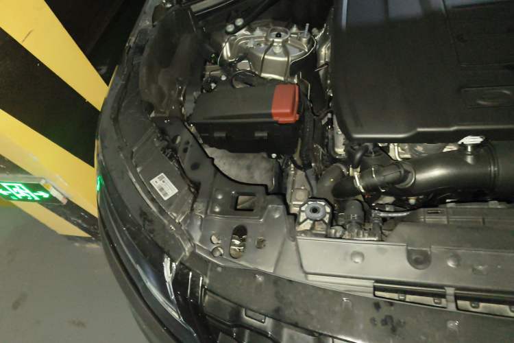 Used Land Rover Range Velar 2021 P250 Sparkling Black Limited Edition Engine Bay Right