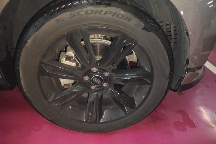Used Land Rover Range Velar 2021 P250 Sparkling Black Limited Edition Right Front Wheel Hub
