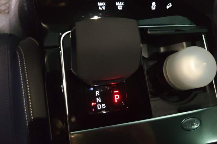Used Land Rover Range Velar 2021 P340 R-DYNAMIC SE Gear Lever