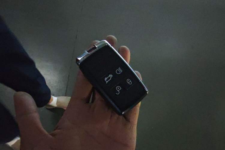 Used Land Rover Range Velar 2021 P340 R-DYNAMIC SE Vehicle Key