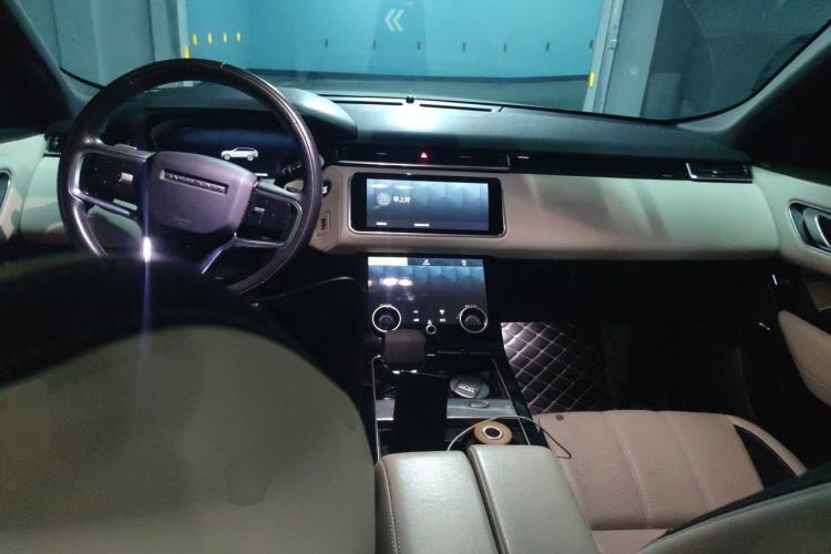 Used Land Rover Range Velar 2021 P250 model Center Console