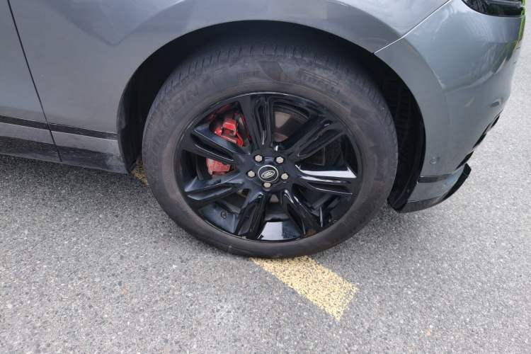 Used Land Rover Range Velar 2021 P250 Sparkling Black Limited Edition Right Front Wheel Hub