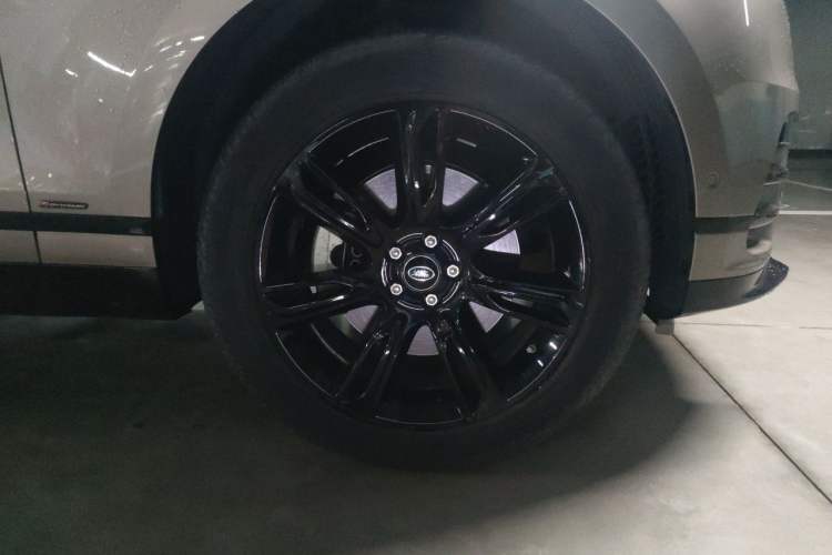 Used Land Rover Range Velar 2021 P250 model Right Front Wheel Hub
