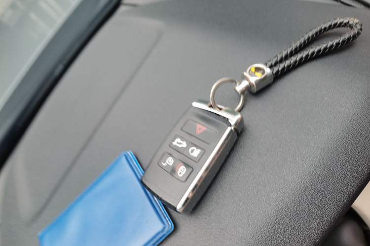 Used Land Rover Range Velar 2021 P250 Sparkling Black Limited Edition Vehicle Key
