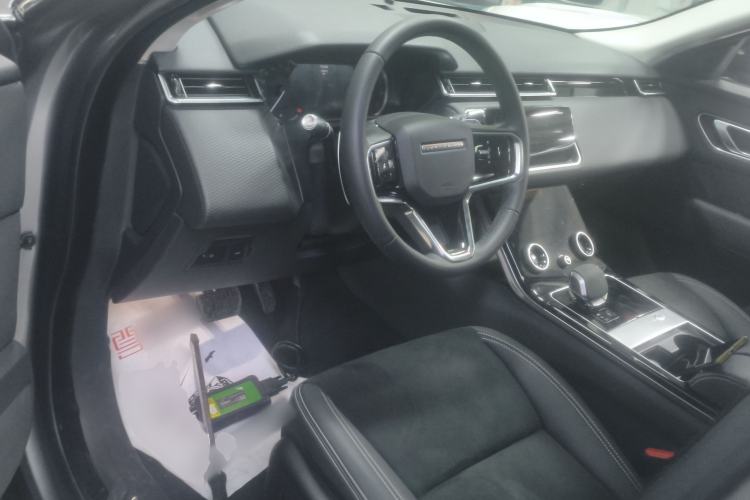 Used Land Rover Range Velar 2021 P250 model Center Console