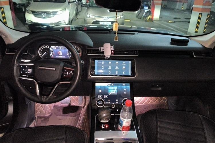 Used Land Rover Range Velar 2021 P250 model Center Console