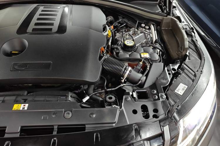 Used Land Rover Range Velar 2021 P340 R-DYNAMIC SE Engine Bay Left