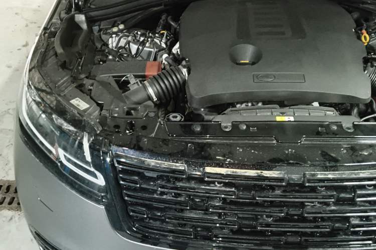 Used Land Rover Range Velar 2021 P340 R-DYNAMIC SE Engine Bay Right