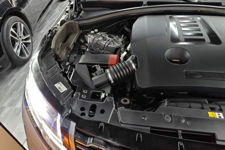 Used Land Rover Range Velar 2021 P340 R-DYNAMIC SE Engine Bay Right