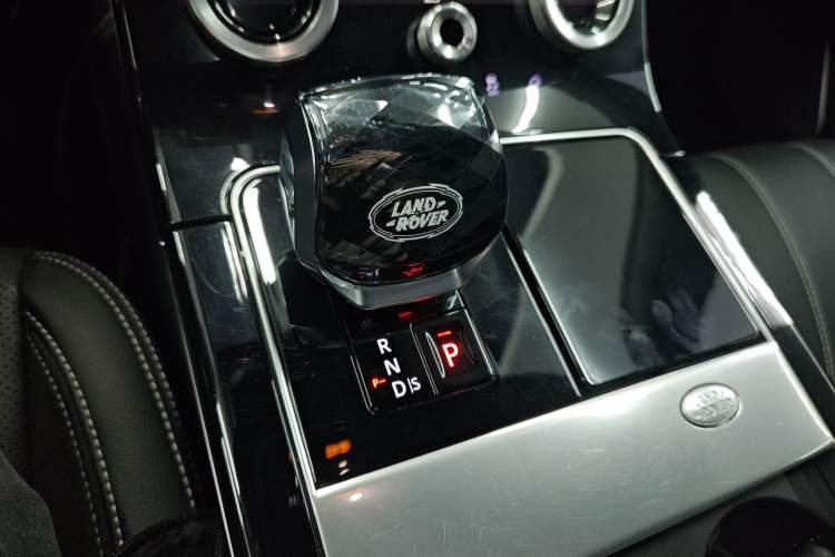 Used Land Rover Range Velar 2021 P340 R-DYNAMIC SE Gear Lever