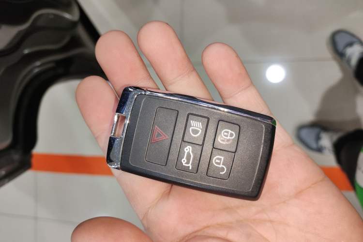 Used Land Rover Range Velar 2021 P250 model Interior 1
