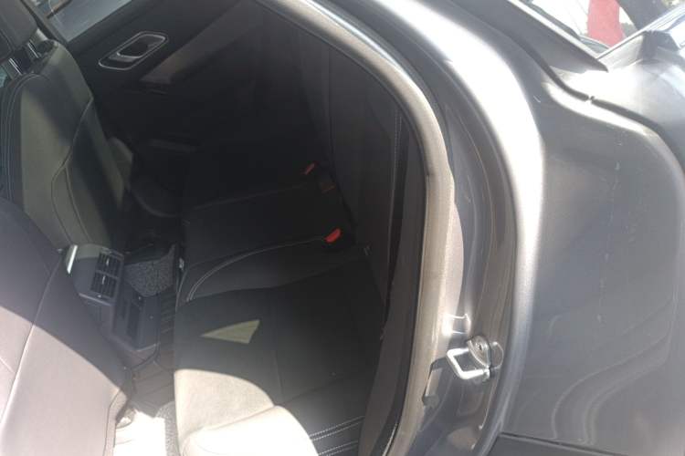Used Land Rover Range Velar 2021 P250 model Interior 4