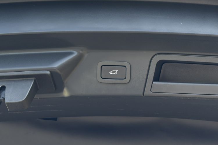 Used Land Rover Range Velar 2021 P250 model Interior 5