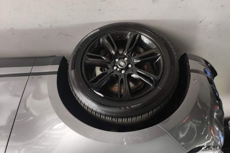 Used Land Rover Range Velar 2021 P250 Sparkling Black Limited Edition Left Front Wheel Hub