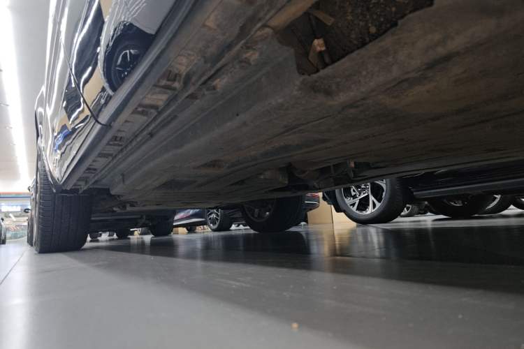 Used Land Rover Range Velar 2021 P340 R-DYNAMIC SE Left Side Sill
