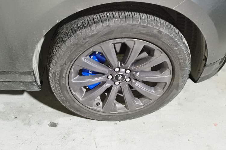 Used Land Rover Range Velar 2021 P340 R-DYNAMIC SE Right Front Wheel Hub